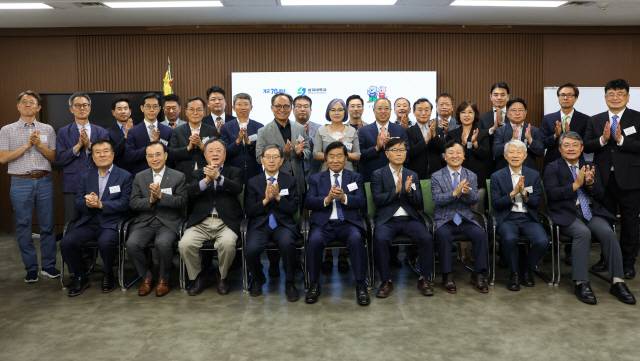 ▲ 상지대가 전직 장관, 정부·학계·산업계 주요 인사들로 구성된 ‘석좌·특임교수단’을 출범하고 28일 서울 자동차산업회관 지하 KIMA에서 간담회를 가졌다.