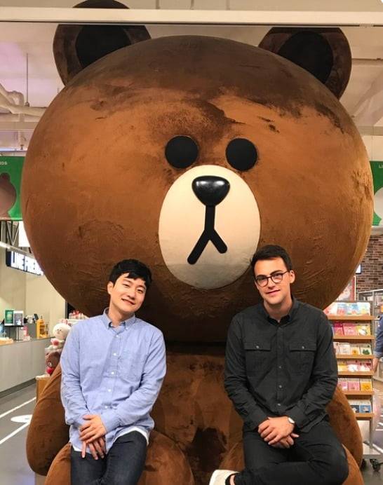코너 즈윅 스픽 CEO가 서울에서 차승재 부사장(왼쪽)과 찍은 사진. 스픽 제공