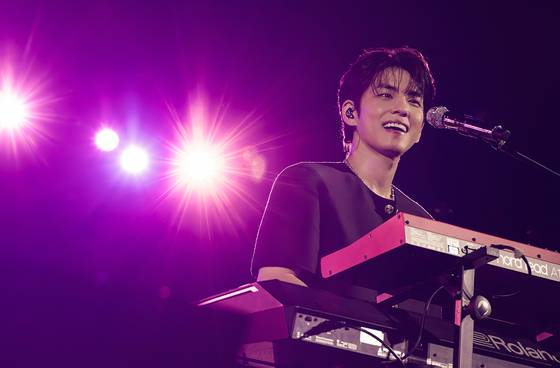 DAY6 member Wonphil plays keyboard during its 10th anniversary tour ″The Decade″ at the Goyang Stadium in Goyang, Gyeonggi, on Sunday. [JYP ENTERTAINMENT]