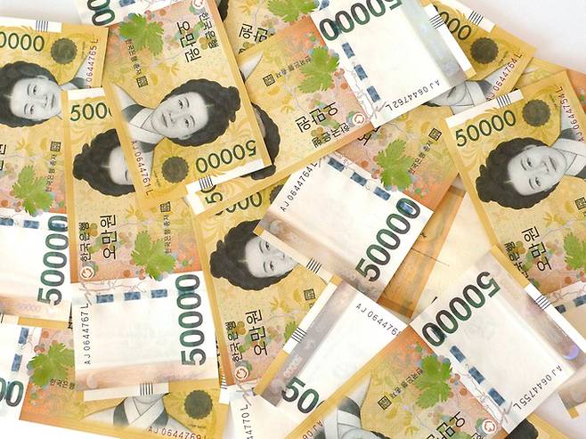 아동수당, 청년 미래 적금, 고령자 고용 장려금 등은 국민 삶의 질을 높이고 사회적 연대를 강화할 것으로 보인다. 게티이미지