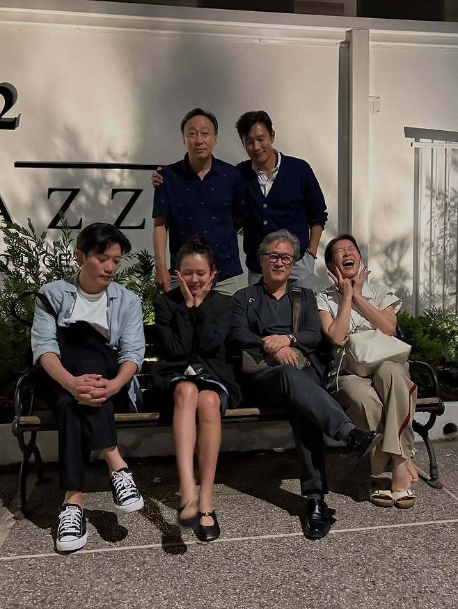 베니스국제영화제에 초청된 영화 ‘어쩔 수가 없다’ 팀. 손예진 SNS 캡처