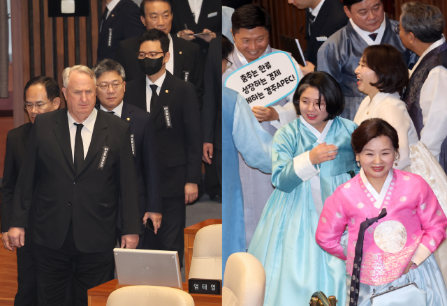 정기국회 개회식에 한복을 입고 참석한 더불어민주당 의원들과 상복을 입은 국민의힘 의원들의 모습. 연합뉴스