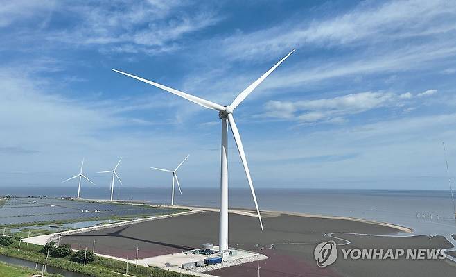 두산에너빌리티, 10MW 해상풍력 국제인증 취득 (서울=연합뉴스) 두산에너빌리티는 자사가 개발한 10MW 해상풍력발전기가 국제 인증기관 UL로부터 형식인증을 취득했다고 23일 밝혔다. 사진은 두산에너빌리티 10MW 해상풍력발전기. 2025.7.23 [두산에너빌리티 제공. 재판매 및 DB 금지] photo@yna.co.kr