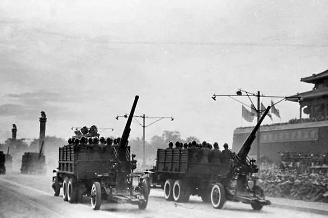 1949년 10월 1일 열린 중국 최초의 열병식 [SCMP 캡처. 재판매 및 DB금지]