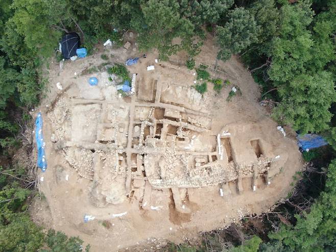 부여군이 4일 '부여 나성 제12차 발굴조사'와 '기림성 제 9차 발굴조사' 성과를 공개한다. 사진은 가림성 서문지 발굴조사 현장.(부여군 제공)