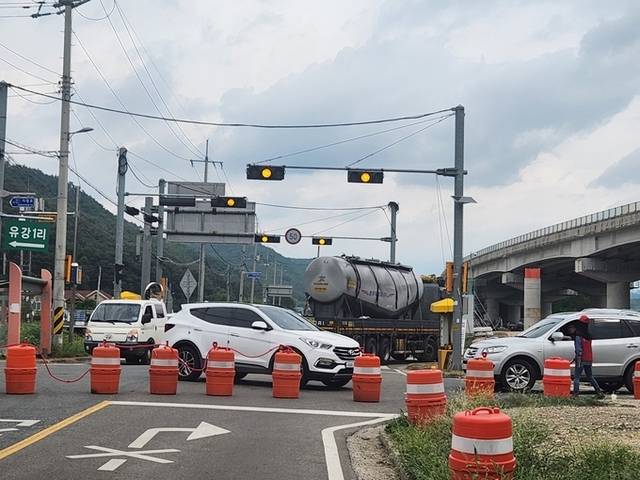 ▲ 2일 오전 경북 포항시 남구 유강리 LNG 가스 누출 사고 현장에서 도로 통제가 이뤄지자 차량들이 우회하지 못한 채 정체를 빚고 있다.서의수 기자