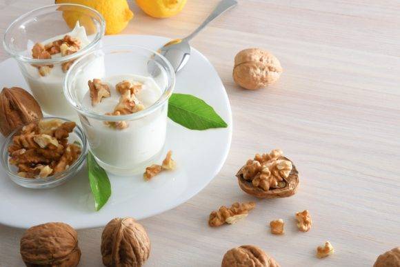 유산균은 위산에 약하다. 아침 식전에 미지근한 물을 먼저 마셔 위산을 제거해야 한다. 이후 공복 상태에서 유산균을 먹는 것이 좋다. 진=게티이미지뱅크]