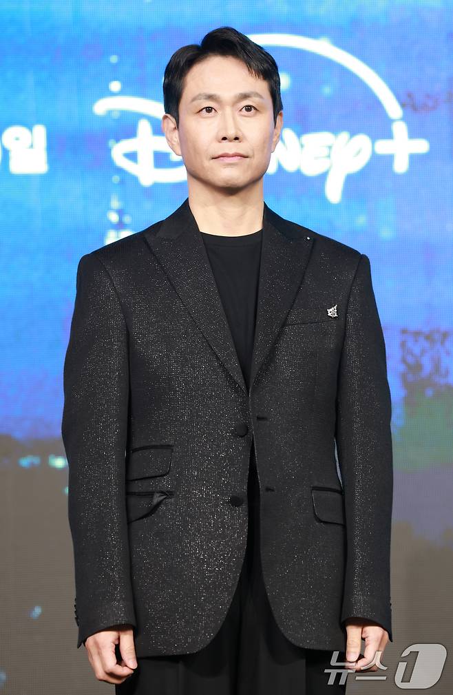 배우 오정세가 2일 오전 서울 종로구 포시즌스 호텔에서 열린 디즈니 플러스 오리지널 시리즈 '북극성' 제작발표회에 참석해 포즈를 취하고 있다. '북극성'은 유엔대사로서 국제적 명성을 쌓아온 문주(전지현 분)가 대통령 후보 피격 사건의 배후를 쫓는 가운데, 그녀를 지켜야만 하는 국적 불명의 특수요원 산호(강동원 분)와 함께 한반도를 위협하는 거대한 진실을 마주하는 이야기를 그린 드라마다. 2025.9.2/뉴스1 ⓒ News1 권현진 기자
