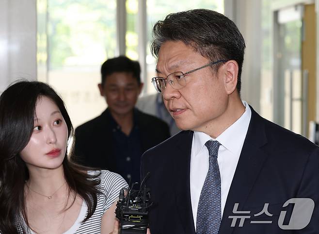 이시원 전 대통령실 공직기강비서관이 2일 오후 서울 서초구 '순직 해병 특검'(이명현 특별검사) 사무실에서 3차 피의자 조사를 받기 위해 출석하고 있다. 2025.9.2/뉴스1 ⓒ News1 오대일 기자