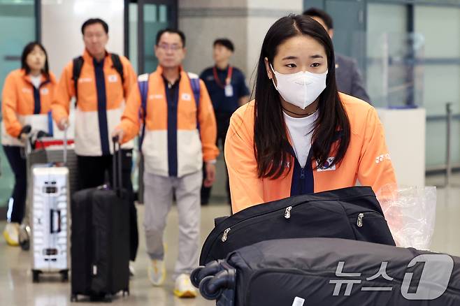 '셔틀콕 여제' 안세영이 2일 오후 인천국제공항을 통해 귀국하고 있다. 2025.9.2/뉴스1 ⓒ News1 민경석 기자