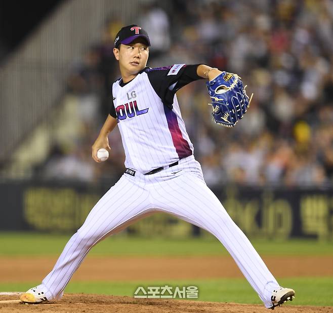 LG 투수 유영찬이 8일 서울 잠실구장에서 열린 2025 KBO리그 한화와 경기 9회 역투하고 있다. 잠실 | 최승섭기자 thunder@sportsseoul.com