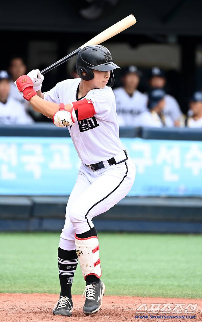 1일 서울 목동구장에서 열린 제80회 청룡기 고교야구선수권 대회 및 주말리그 왕중왕전 광주일고와 경남고의 경기, 4회초 광주일고 김성준이 타격을 하고 있다. 목동=허상욱 기자wook@sportschosun.com/2025.07.01/