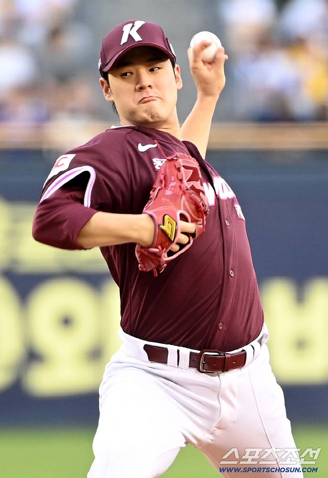 29일 잠실야구장에서 열린 키움과 LG의 경기, 키움 선발투수 정현우가 역투하고 있다. 잠실=허상욱 기자wook@sportschosun.com/2025.08.29/