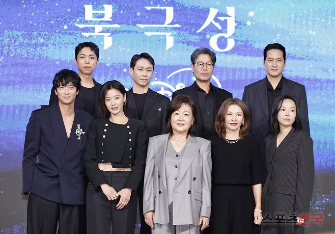 디즈니+ 오리지널 시리즈 '북극성' 제작발표회에 참석한 강동원, 전지현, 오정세, 김해숙, 유재명, 이미숙, 박해준, 이상희, 주종혁.&nbsp; 25.9.2 ⓒ이혜영 기자 lhy@hankooki.com