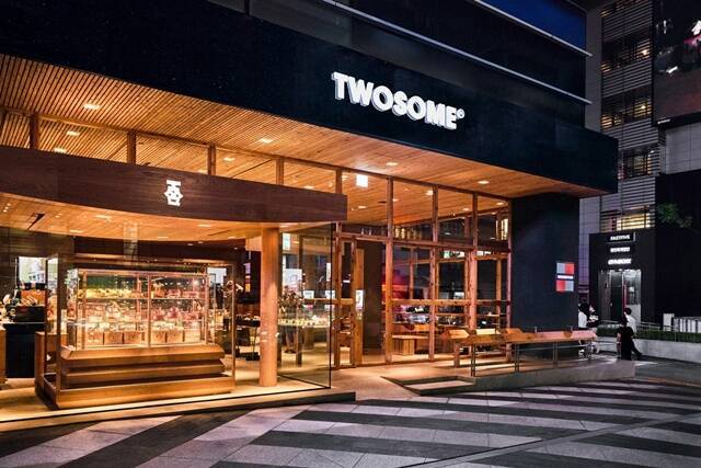 투썸플레이스가 신논현역점 주변에 '투썸 2.0 강남'을 오픈했다. /투썸플레이스
