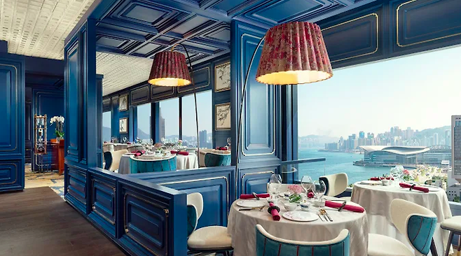 홍콩 만다린 오리엔탈 호텔 내 만와 레스토랑. 만다린 오리엔탈 호텔 홈페이지