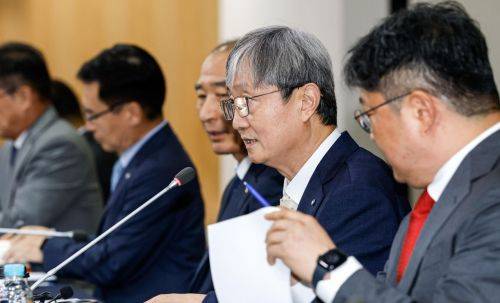 이찬진 금융감독원장이 1일 서울 종로구 생명보험교육문화센터에서 열린 '금융감독원장-보험회사 CEO 간담회'에 참석해 모두발언 하고 있다. 2025.9.1 강진형 기자