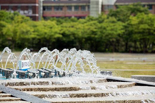 충청권·남부 소나기 곳… 가뭄 강릉 비소식 없어 [내일날씨]=수요일인 내일은 전국이 대체로 맑다가 오후부터 차차 흐려지겠다. 아침 최저기온은 19~25도, 낮 최고기온은 27~33도가 되겠다.아침부터 저녁 사이 충청권과 남부지방, 제주도에 소나기가 내리는 곳이 있겠다. 미세먼지 농도는 대부분의 지역에서 ‘좋음’ 수준을 보이겠다. ©서울, 서울날씨, 오늘날씨, 내일날씨