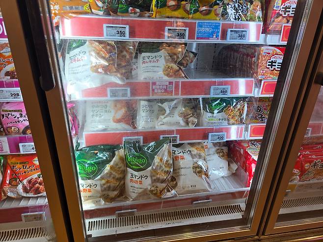 일본 치바에 있는 이온 마트에 진열된 비비고 만두. /김윤주 기자