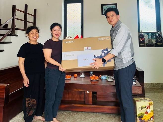 케이조선은 ‘베트남 독립기념일’을 맞아 베트남 근로자 50명의 가족에게 선풍기를 선물했다.ⓒ케이조선