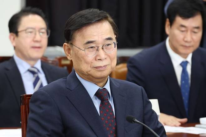 이종석 국가정보원장이 2일 국회에서 열린정보위원회 전체회의에 출석해 있다. ⓒ연합뉴스