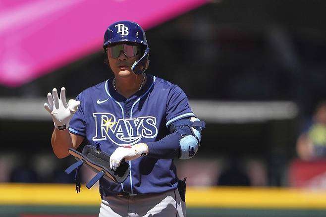 김하성이 2일 미국프로야구 메이저리그(MLB) 탬파베이에서 애틀랜타로 이적했다. 사진은 김하성이 탬파베이 소속으로 지난달 11일에 열린 시애틀과의 MLB 방문경기에 선발 출장해 2회초 1타점 2루타를 친 뒤 2루에 나가 있는 모습. 시애틀=AP 뉴시스