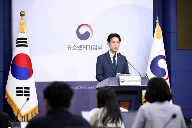노용석 중소벤처기업부 차관이 2일 서울 종로구 정부서울청사 별관에서 2026년 중소벤처기업부 예산안을 발표하고 있다. (중소벤처기업부 제공)