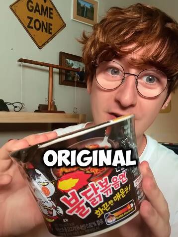 K-푸드 먹방 유튜브 ‘Koreanosh’ 영상 갈무리