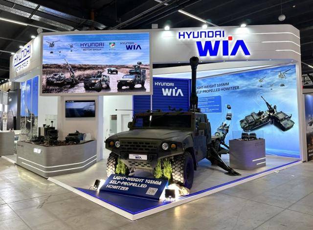 2일 폴란드 키엘체에서 개막한 '국제방위산업전시회(MSPO)’에 참가한 현대위아 부스에 '경량화 105㎜ 자주포'가 전시돼 있다. 현대위아 제공
