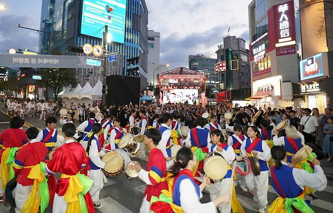 지난해 서울 서대문구 창천동에서 열린 신촌 글로벌 대학문화축제. 서대문구 제공