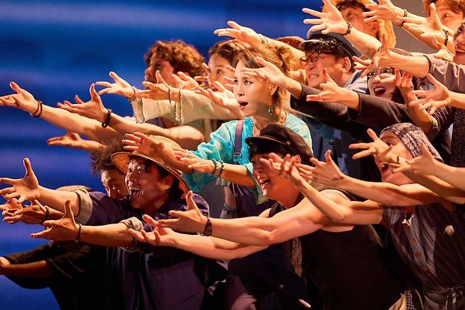 배우 최정원과 앙상블./사진=신시컴퍼니