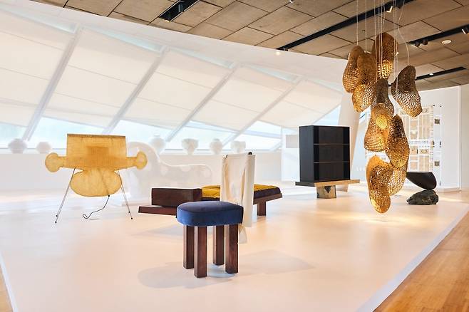 《창작의 빛 한국을 비추다(Illuminated A Spotlight on Korean Design)》전시 전경. / WeCAP, 서울디자인재단 제공.