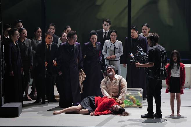A scene from "Pansori Theater Shim Cheong" (Jeonju International Sori Festival, National Changgeuk Company of Korea)