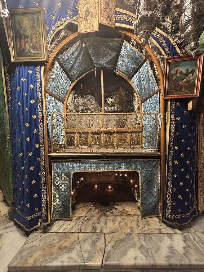 예수탄생기념교회에 있는 성탄 장소로 추정되는 곳.