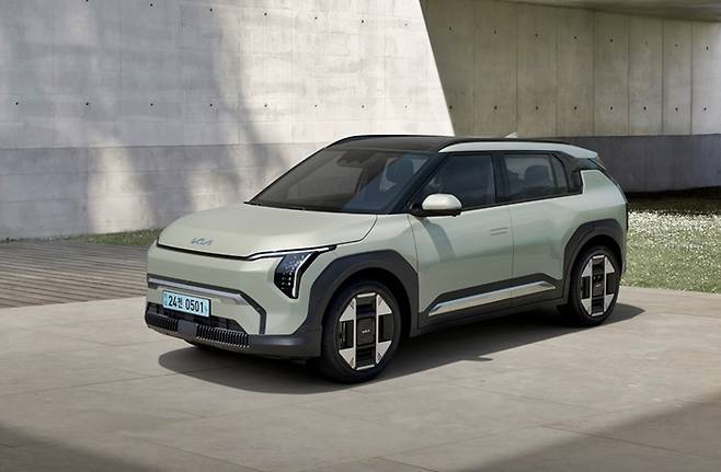 유럽에서 인기 높은 전기차인 기아 EV3 [사진출처=기아]]