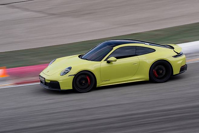포르쉐 911 GTS 하이브리드.  포르쉐코리아