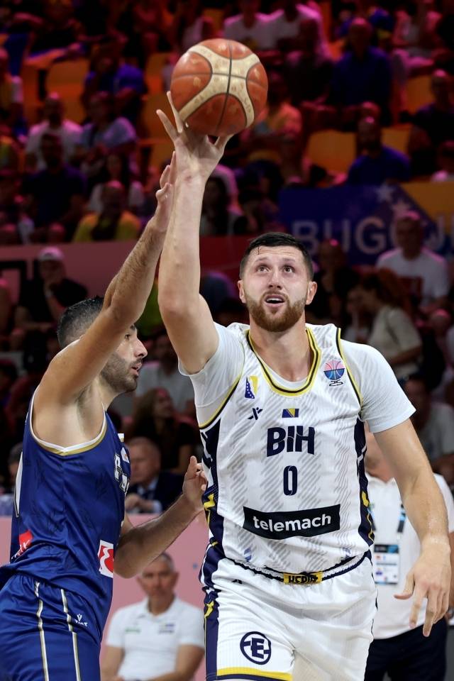 너키치는 ‘바스켓뉴스’와의 인터뷰에서 “아데토쿤보가 달리지 못하게 해야 한다. 그를 막는 벽을 세워야 한다. 물론 그리스에는 아데토쿤보만 있는 건 아니다. 다른 선수들도 견제해야 한다”며 “이탈리아전처럼 많은 3점슛(14개)을 허용하면 안 된다. 벽을 세우면서도 3점 라인을 보호해야 한다. 이게 핵심이다. 아데토쿤보의 최대 강점을 막는 게 중요하다”고 이야기했다. 사진=EPA=연합뉴스