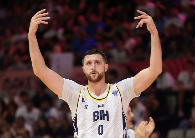 너키치는 “NBA와 FIBA는 다르다. NBA에는 로페즈와 같은 선수가 공간을 넓혀주기에 아데토쿤보를 거의 막을 수 없다. 하지만 이곳에서는 다르다. 완전히 다른 경기를 하게 될 것이다. 수비자 3초 룰이 없고 페인트존에서 많은 일이 발생한다. 물론 그렇다고 해도 아데토쿤보는 여전히 경기를 지배할 수 있는 선수”라고 밝혔다. 사진=REUTERS=연합뉴스