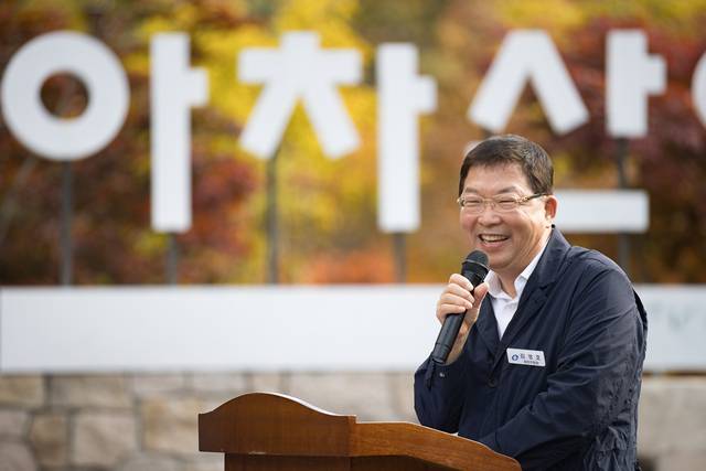 김경호 광진구청장이 아차산어울림광장을 찾아 발언하고 있다. 광진구청 제공