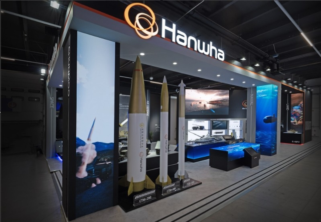 폴란드 국제방산 전시회(MSPO) 2025에 마련된 한화그룹 통합 부스. 한화에어로스페이스 제공