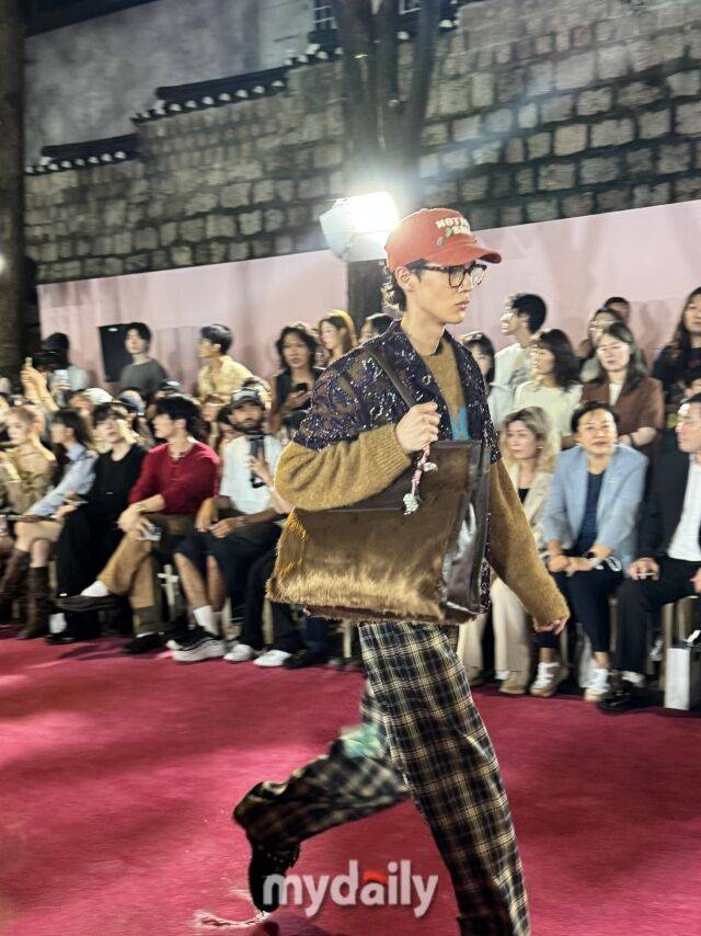 26SS서울패션위크 오프닝 앤더슨 벨 패션쇼. /이지혜 기자