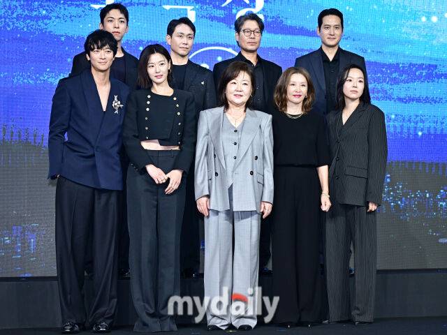 배우 주종혁, 오정세, 유재명, 박해준, 이상희, 이미숙, 김해숙, 전지현, 강동원(왼쪽 위부터 시계방향)이 2일 서울 종로구 포시즌스 호텔에서 진행된 디즈니 플러스 오리지널 시리즈 '북극성' 제작발표회에 참석했다. / 한혁승 기자(hanfoto@mydaily.co.kr)