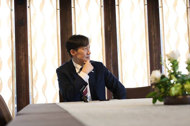 조국 조국혁신당 혁신정책연구원장이 호남 지역 방문 일정 2일차인 지난달 27일 오후 전북 전주 한옥마을 근처 한 카페에서 헤럴드경제와 인터뷰하고 있다. [조국혁신당 제공]