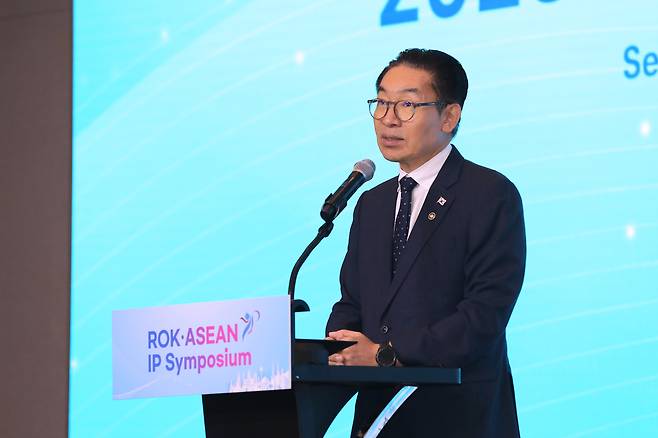 김완기 특허청장이 2일 호텔 나루 서울 엠갤러리(서울시 마포구)에서 열린  ‘한-아세안 IP 심포지엄’에서 개회사를 하고 있다.