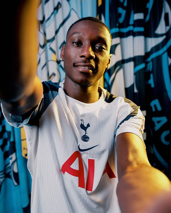 [서울=뉴시스]토트넘, PSG에서 콜로 무아니 임대 영입. (사진=토트넘 구단 소셜미디어 캡처) 2025.09.02. photo@newsis.com *재판매 및 DB 금지