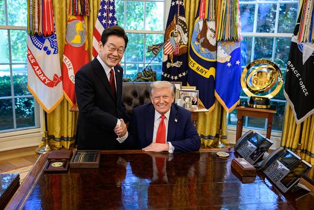 ▲사진 공유 플랫폼 플리커 백악관 공식 계정에 올라온 이재명 대통령과 도널드 트럼프 미국 대통령