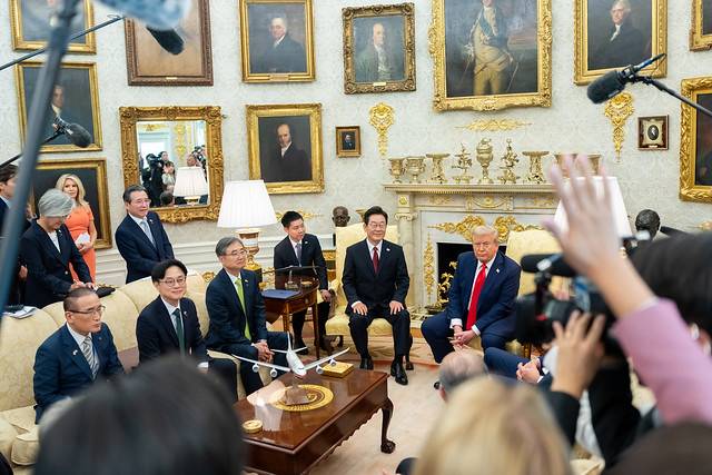 ▲사진 공유 플랫폼 플리커 백악관 공식 계정에 올라온 이재명 대통령과 도널드 트럼프 미국 대통령