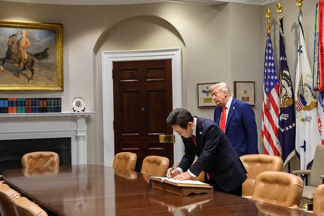 ▲사진 공유 플랫폼 플리커 백악관 공식 계정에 올라온 이재명 대통령과 도널드 트럼프 미국 대통령