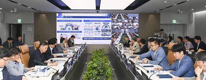 2일&nbsp;열린 AI 혁신위원회 회의 모습