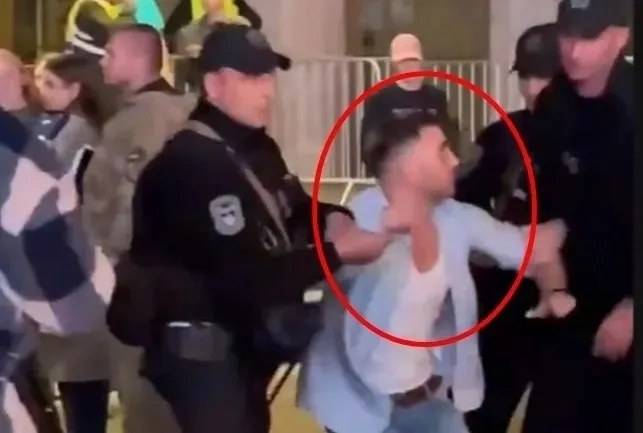 지난해 10월 우크라이나 키이우에서 강제로 징병 되는 우크라이나의 한 청년 모습. 자료사진